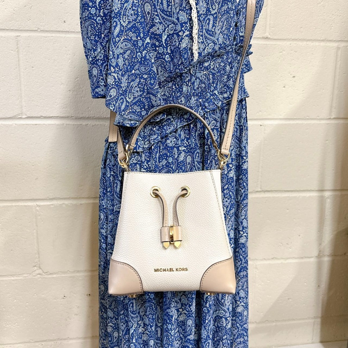 Michael Kors 32S0GZ5C0T Mercer Gallery Xsmall Soft IN Leather Sand Multi Michael Kors 32S0GZ5C0T Mercer Gallery Xsmall Soft IN Leather Sand Multi